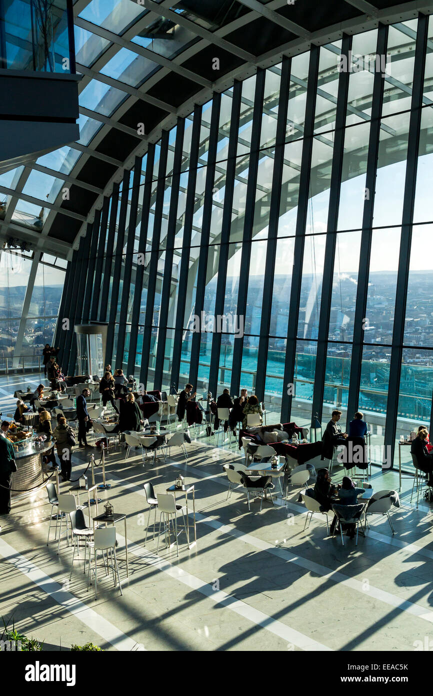 Le Sky Garden est un jardin public et plate-forme d'observation en haut de 20 Fenchurch Street, également connu sous le nom de Walkie-Talkie de Banque D'Images