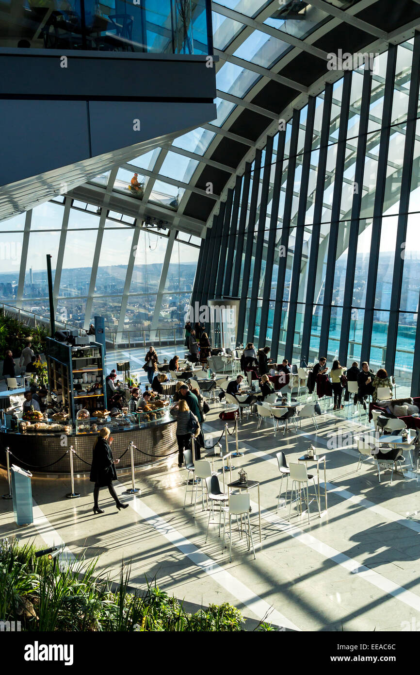 Le Sky Garden est un jardin public et plate-forme d'observation en haut de 20 Fenchurch Street, également connu sous le nom de Walkie-Talkie de Banque D'Images
