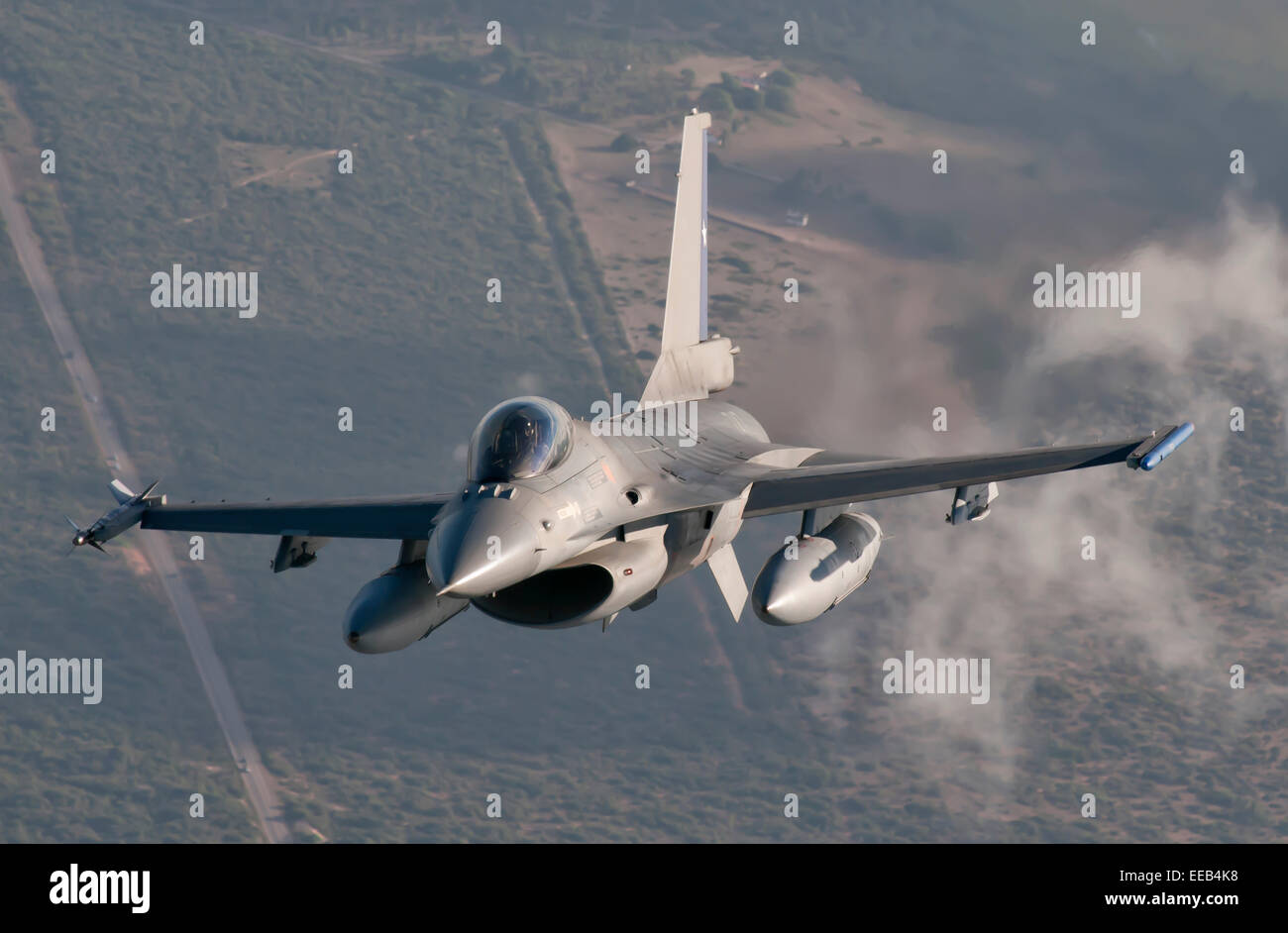 La Force aérienne chilienne F-16 dans l'air au-dessus du Brésil. Banque D'Images