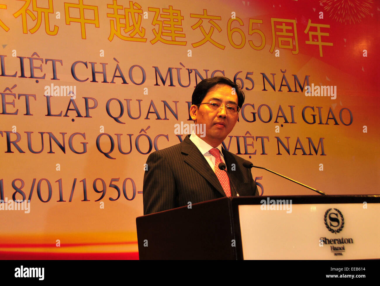 (150115) -- HANOI, 15 janvier 2015 (Xinhua) -- Hong Xiaoyong, ambassadeur de Chine au Vietnam, les adresses d'une réception organisée par l'ambassade de Chine au Vietnam pour célébrer le 65e anniversaire de l'établissement de relations diplomatiques entre la Chine et le Vietnam en capitale du Vietnam Hanoi, 15 janvier 2015. (Xinhua/Zhang Jianhua) Banque D'Images