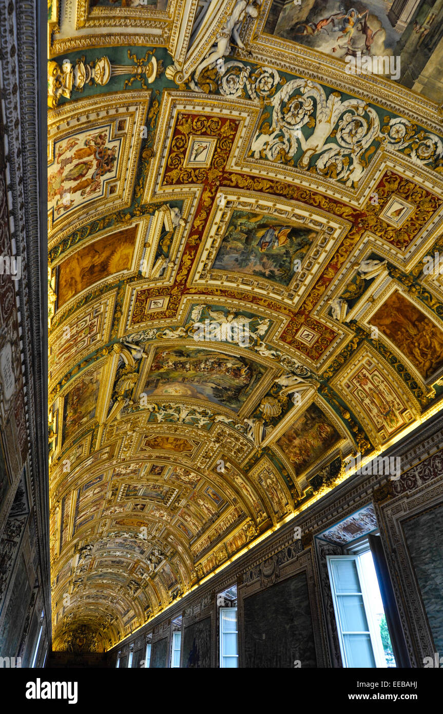 Des peintures au plafond au musée du Vatican, Italie Banque D'Images