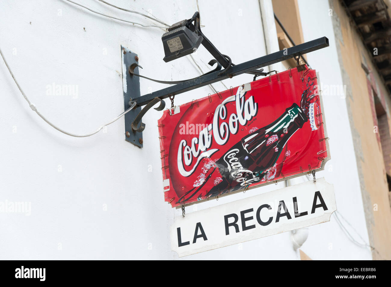 Un coca cola coke ou publicité signe La Recala cafe à Haro Espagne Banque D'Images