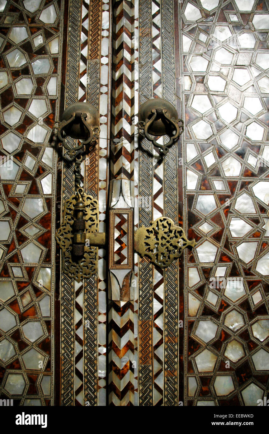 La marqueterie de détails sur portes à l'intérieur du palais de Topkapi, Istanbul Banque D'Images