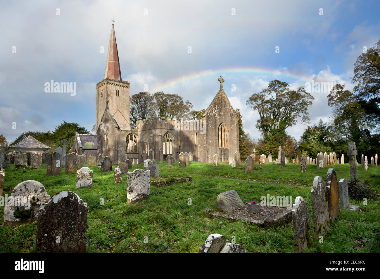 Les ruines de l'église Holy Trinity et de cimetière à Ashburton, South Devon Banque D'Images