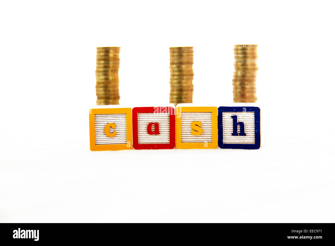 L'argent comptant d'économie d'épargne livres pieux piles mot accueil enregistrer rainy day nest egg caisse-cut out copie espace blanc Banque D'Images