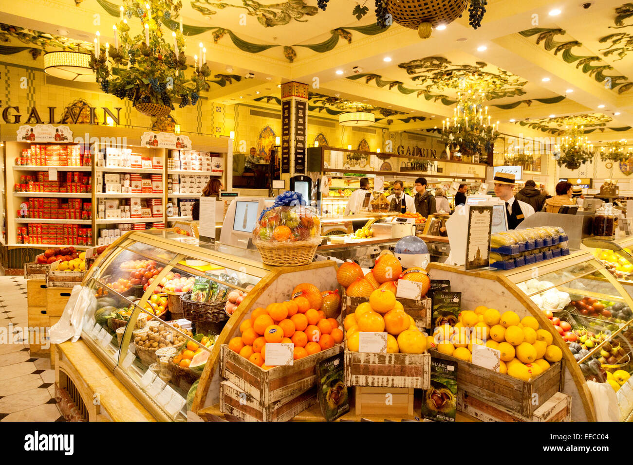 Le fruit food hall, l'intérieur du magasin Harrods, Knightsbridge, Londres UK Banque D'Images