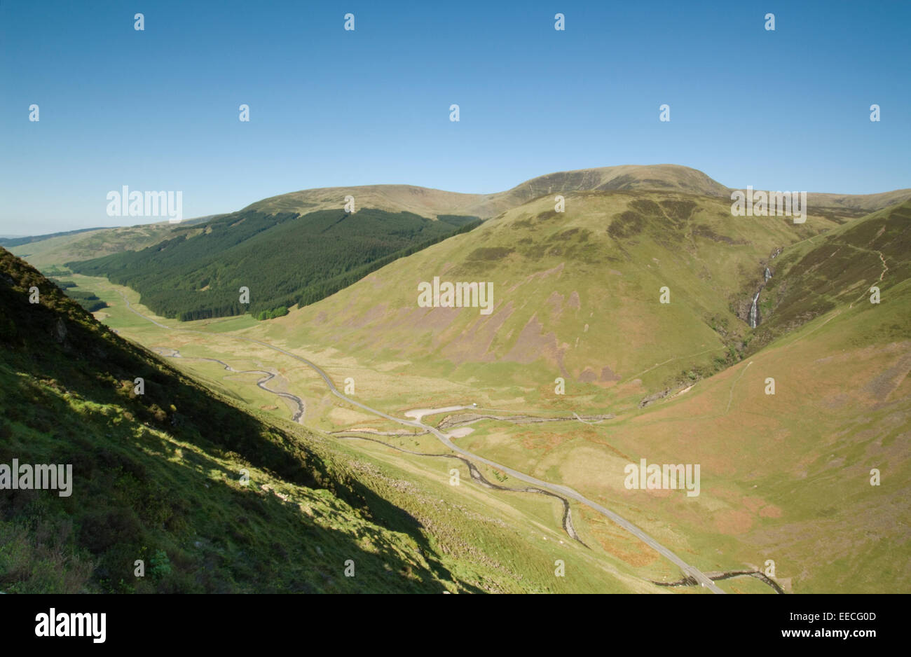 La vallée de l'eau Moffat avec queue de la jument grise, cascade de Coombs blanc (la colline la plus élevée de Dumfriesshire et aussi un Corbett) Banque D'Images