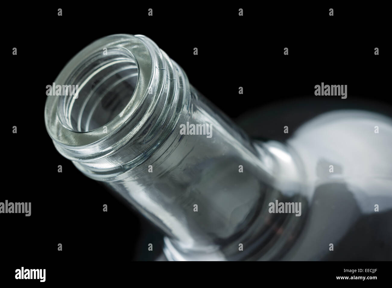 Bouteille de verre brisé Banque d'images détourées - Alamy