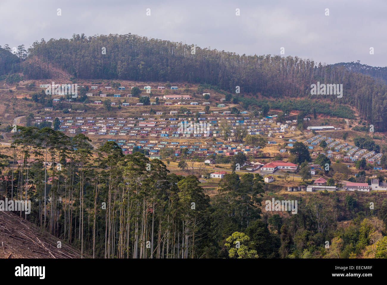 BULEMBU, SWAZILAND, AFRIQUE - logement des travailleurs dans l'ancienne ville minière de l'amiante, aujourd'hui en grande partie inoccupée. Banque D'Images