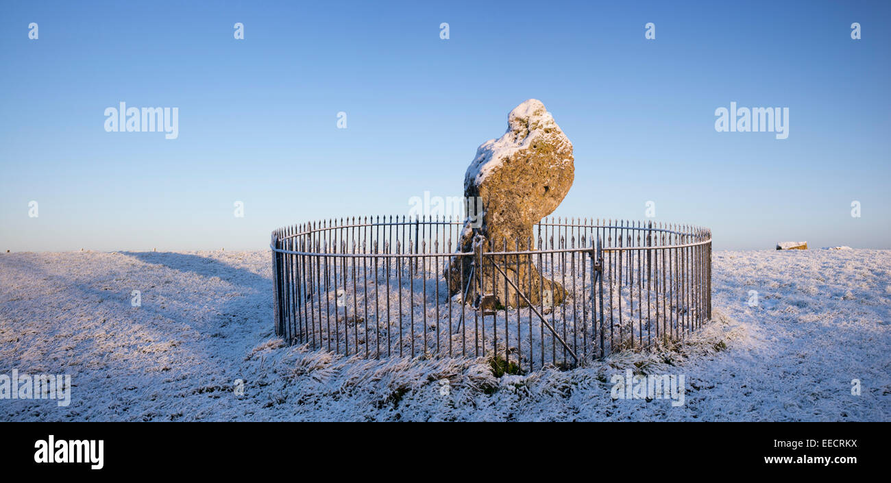 Le roi Pierre au Rollright stones recouverts de neige en hiver. L'Oxfordshire, Angleterre. Banque D'Images