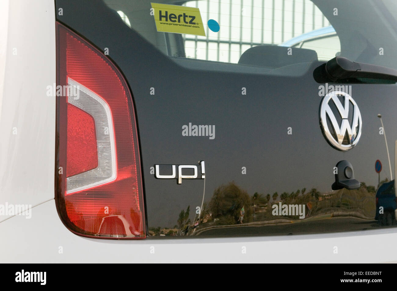 Volkswagen up ! Badges des badges badge petite ville voiture voitures de location Hertz cluster lumière lumières arrière essuie-glace arrière essuie-glace Banque D'Images