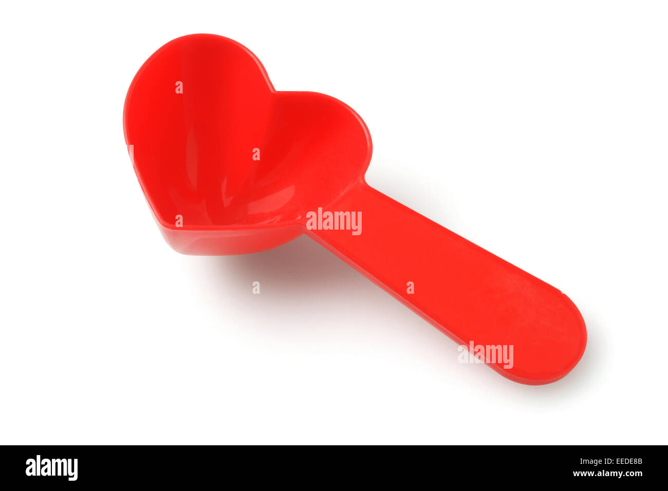 Cuillère de lait en poudre en forme de coeur sur fond blanc Banque D'Images