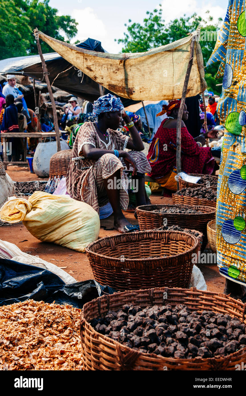 Les étals du marché de lundi. Djenné, Mali. Banque D'Images
