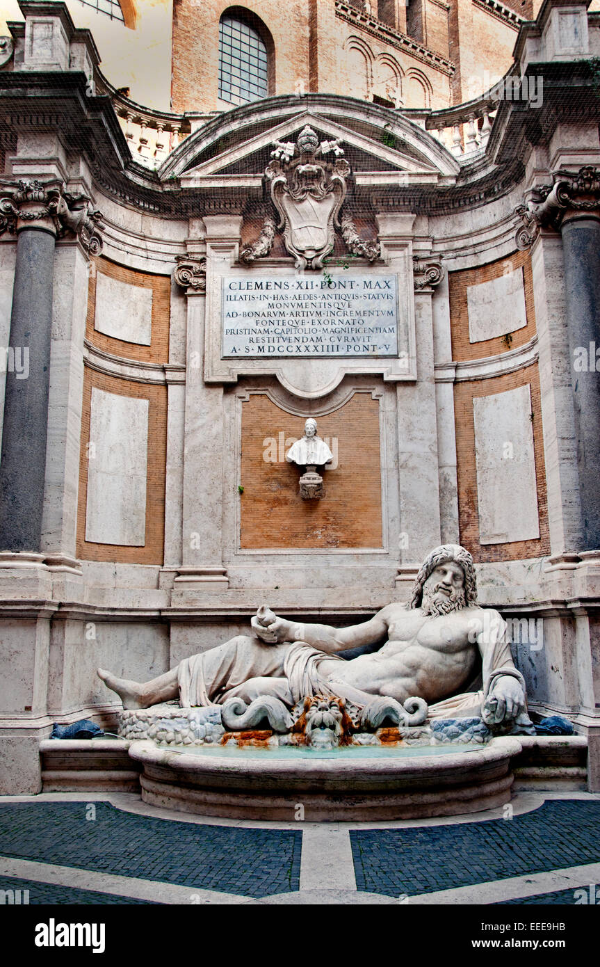 Statue colossale restaurée comme Oceanus : "Marforio" 1er - 2e siècle en cm 242 provenance de Rome près de l'église de S. Pietro in Carcere Rome Romain Musée Capitolin Italie Banque D'Images