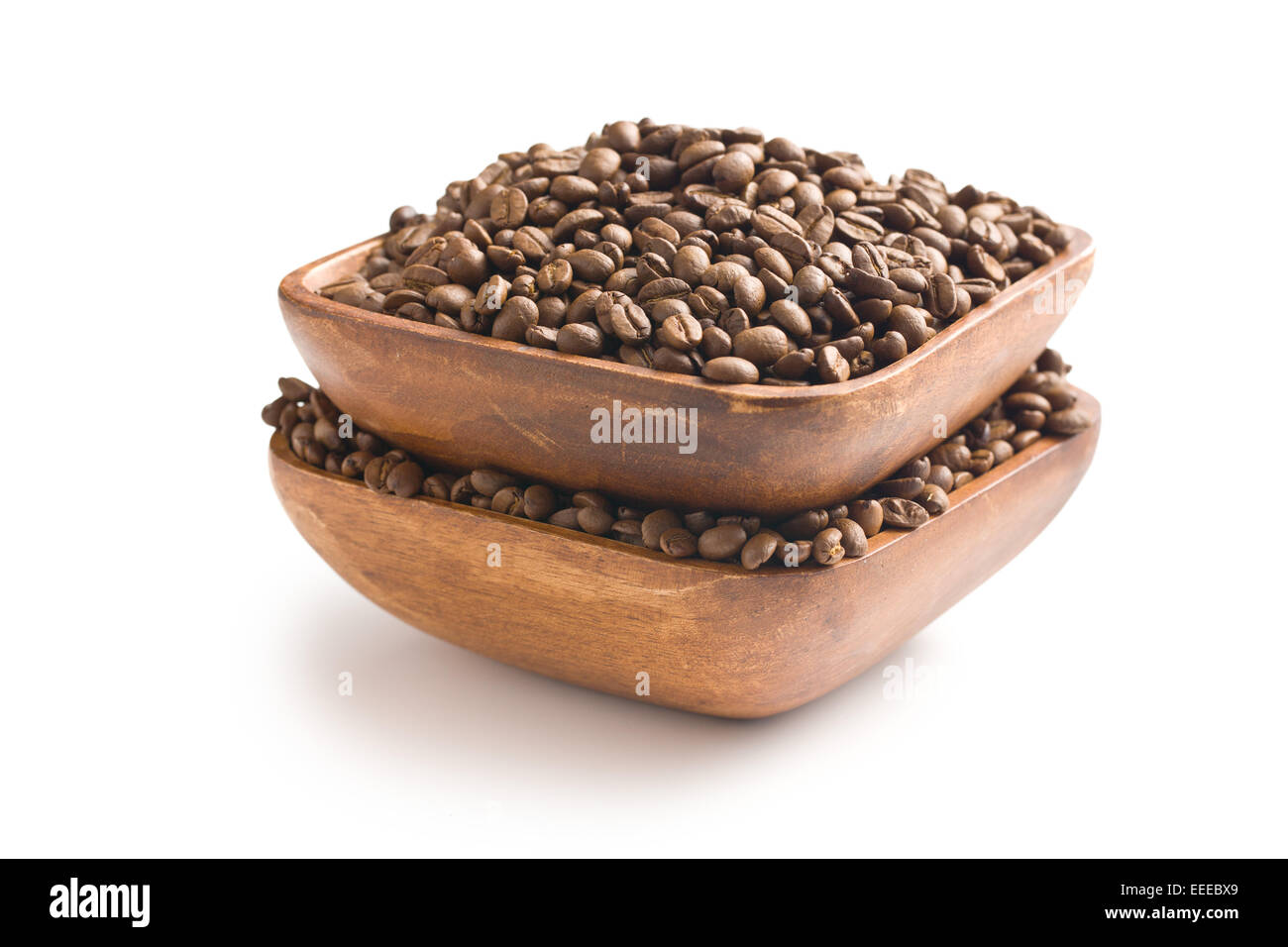 Les grains de café dans le bol en bois Banque D'Images
