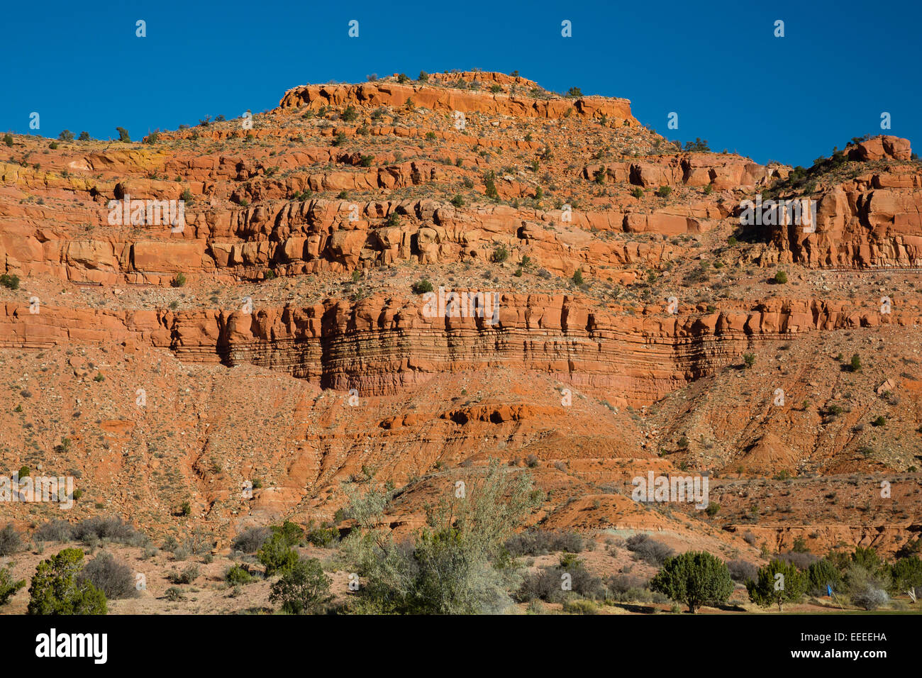 KANAB, Utah, USA de grandes formations rocheuses avec ciel bleu en arrière-plan. Banque D'Images