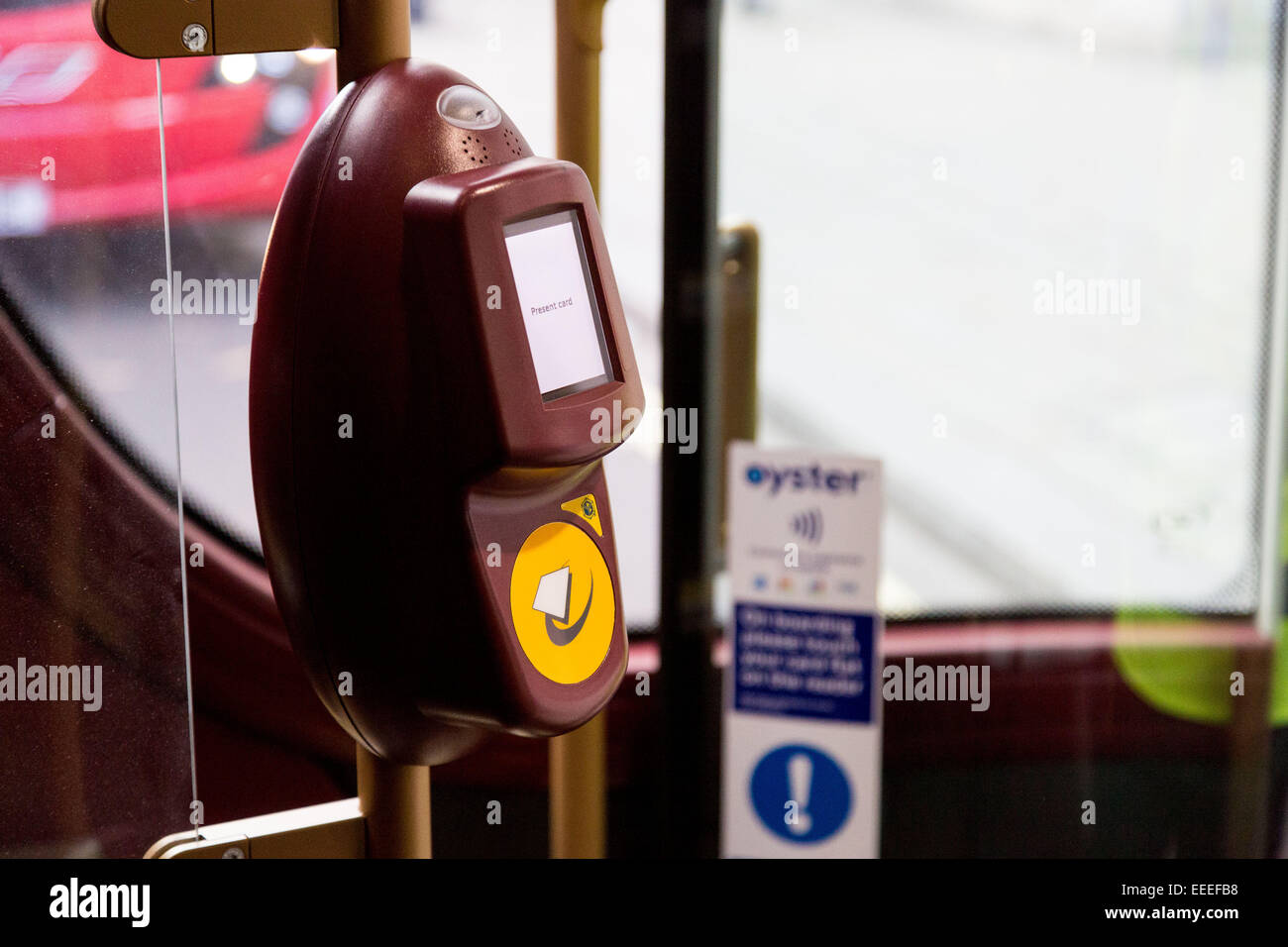Oyster card reader sur le nouveau bus pour Londres Banque D'Images