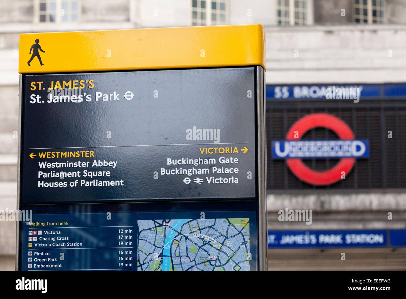 Londres lisible affichage à l'extérieur de la gare de St James's Park Banque D'Images