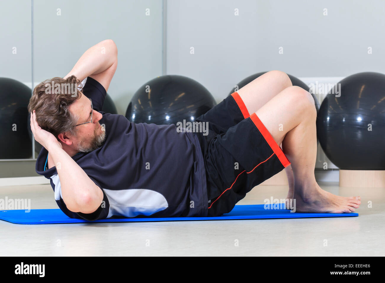 Mâle dans la salle de Gym Banque D'Images