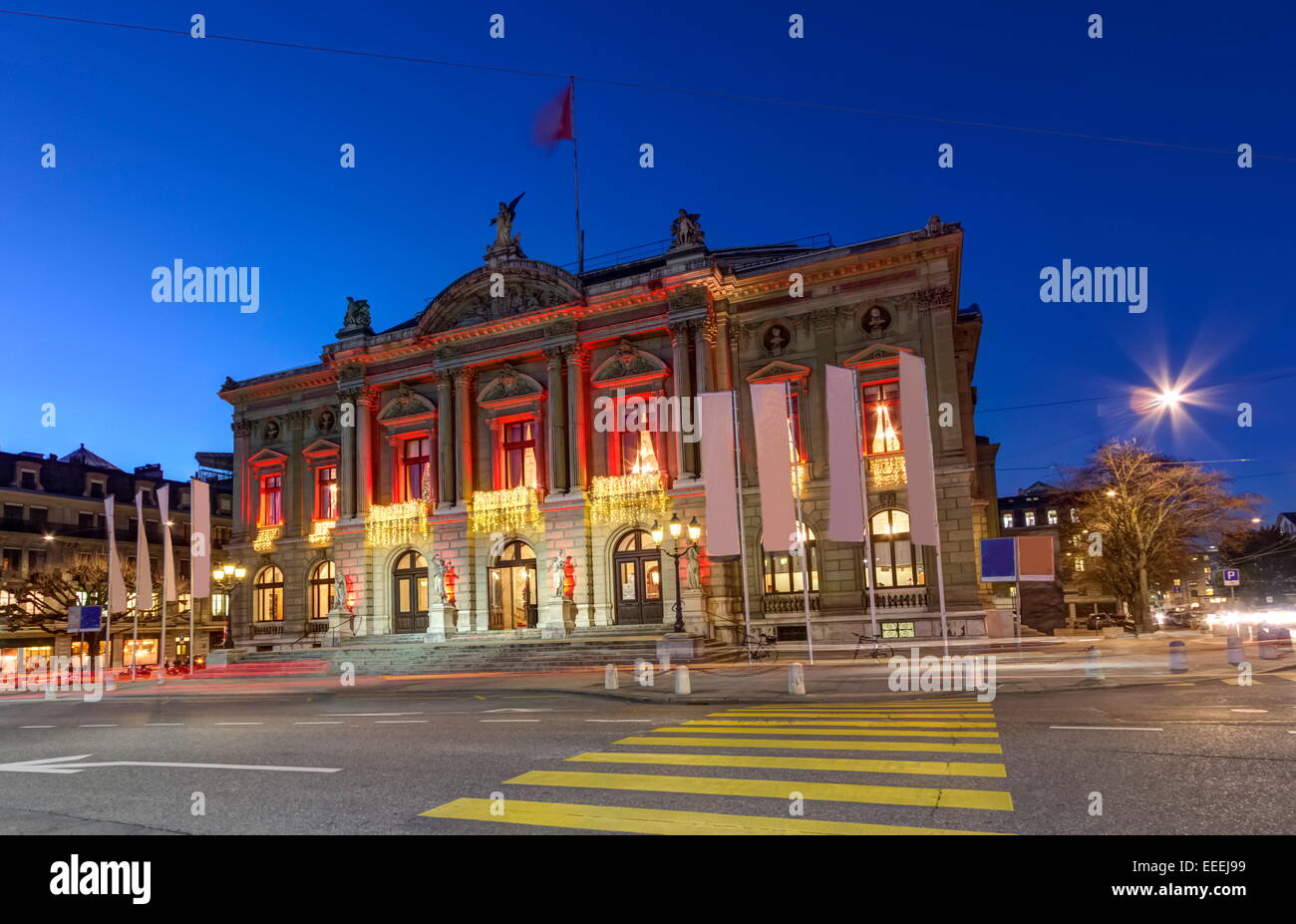 Grand Theatre ou Grand Théâtre de nuit avec les décorations de Noël, Genève, Suisse Banque D'Images