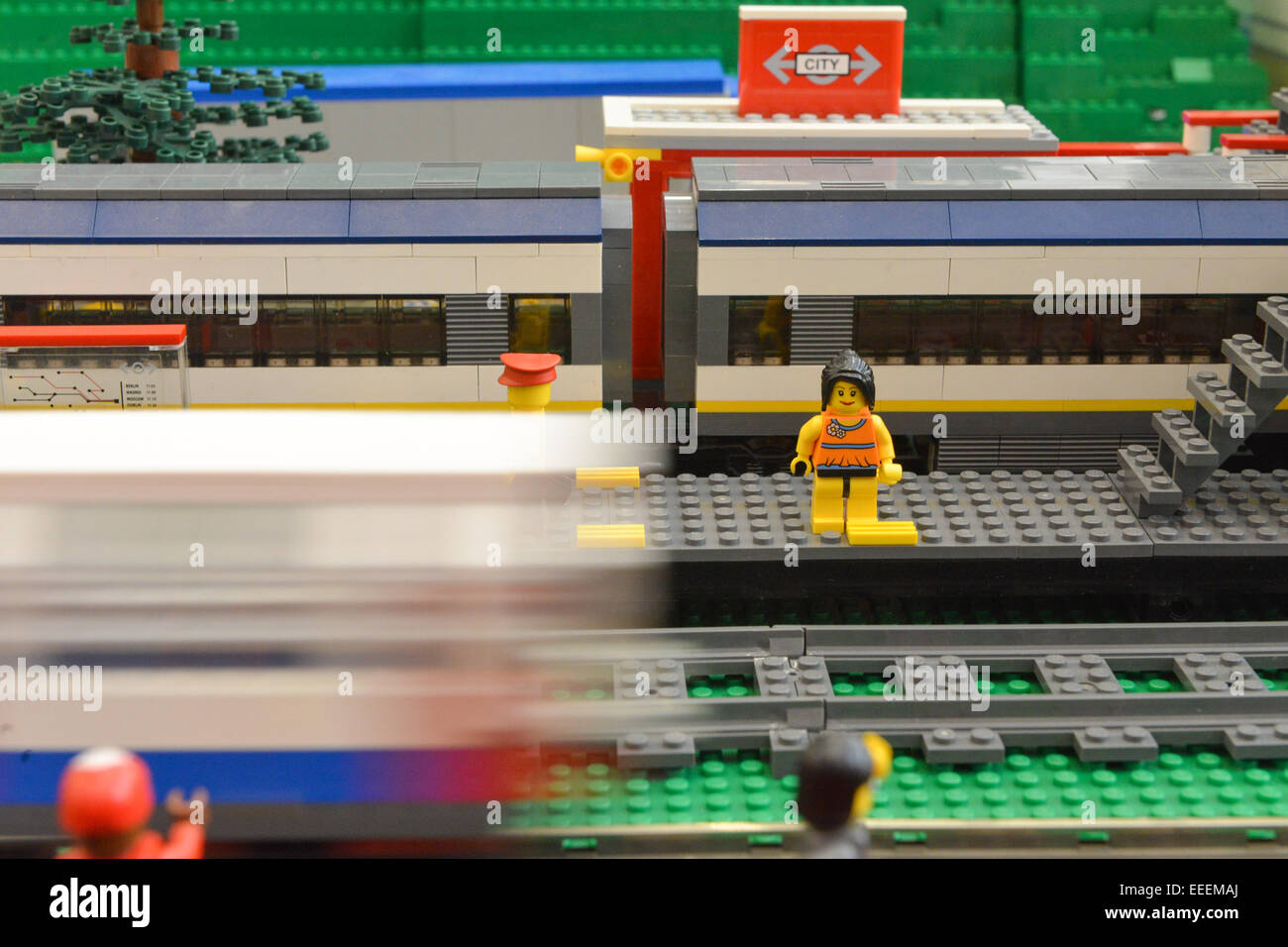 LEGO CITY Le Train de Voyageurs sous le Sapin de Noel Eurostar Review 60197  Speed Build 