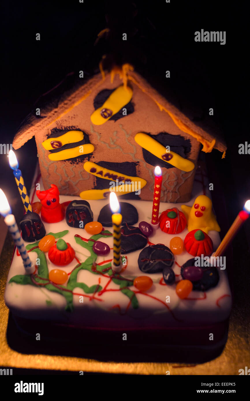 Gateau D Anniversaire Halloween Photo Stock Alamy