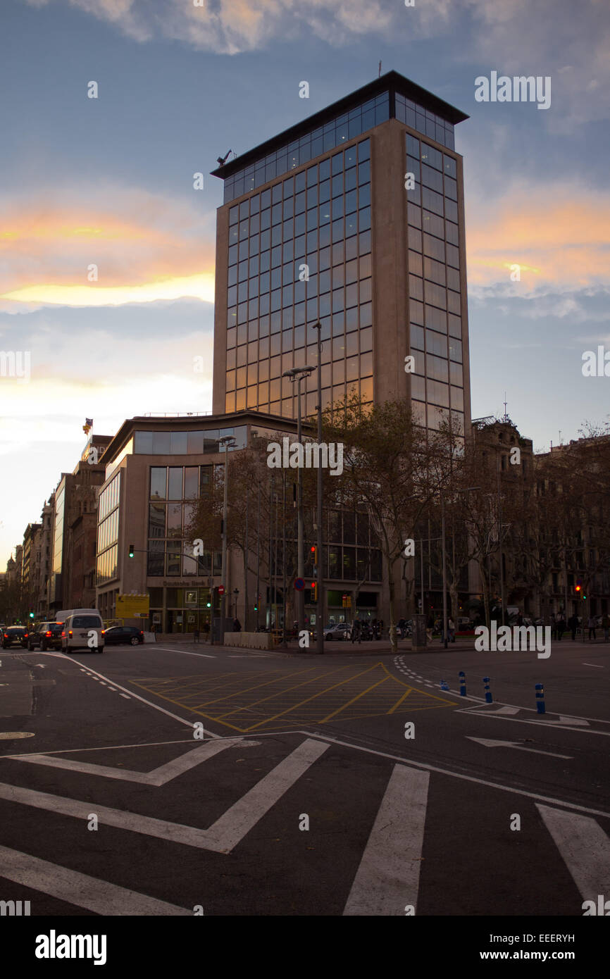 Deutsche Bank Building à Barcelone acquis par KKH pour un projet d'hôtel de luxe. Banque D'Images
