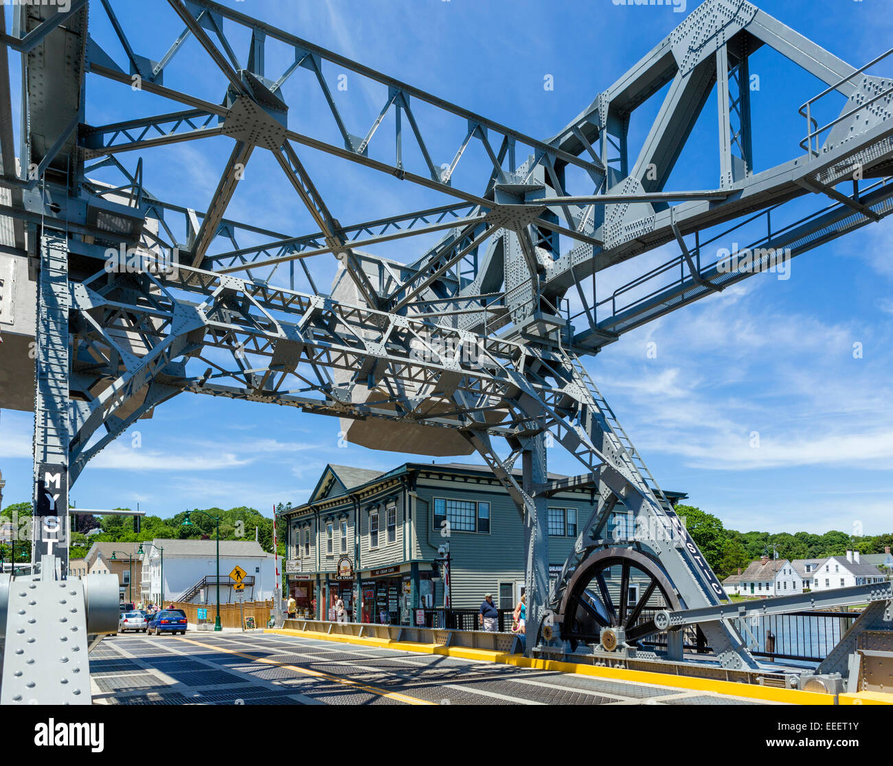 La Mystic River Bascule Bridge (pont-levis) sur la rue Main, au  centre-ville de Mystic, Connecticut, USA Photo Stock - Alamy