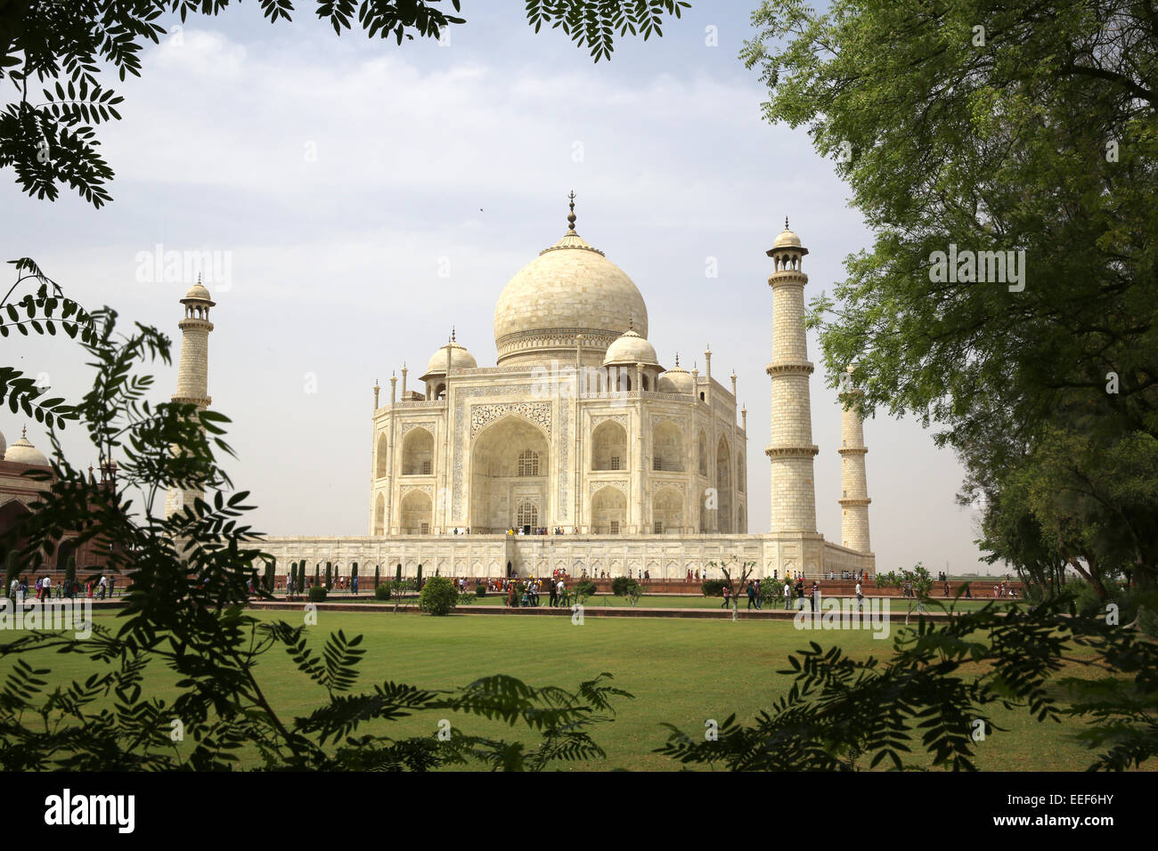 Le Taj Mahal est l'exemple même de l'art Moghol et l'un des bâtiments les plus célèbres dans le monde Banque D'Images