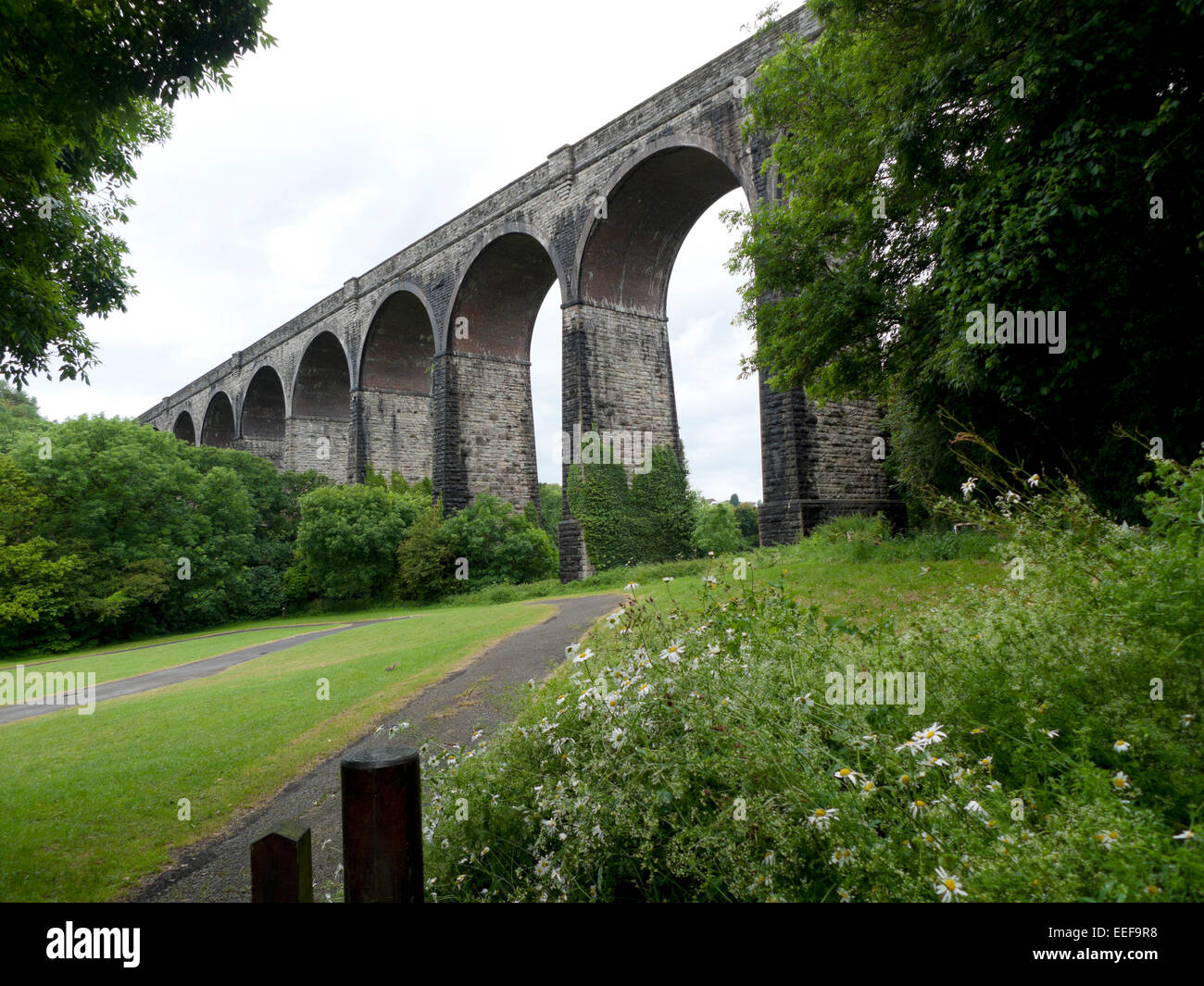 Viaduc Ferroviaire PORTHKERRY et parc près de Barry, Vale of Glamorgan, Pays de Galles UK KATHY DEWITT Banque D'Images