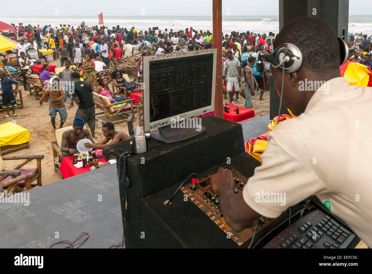 Le disk jockey sur plage de Labadi, Accra, Ghana, Afrique Banque D'Images