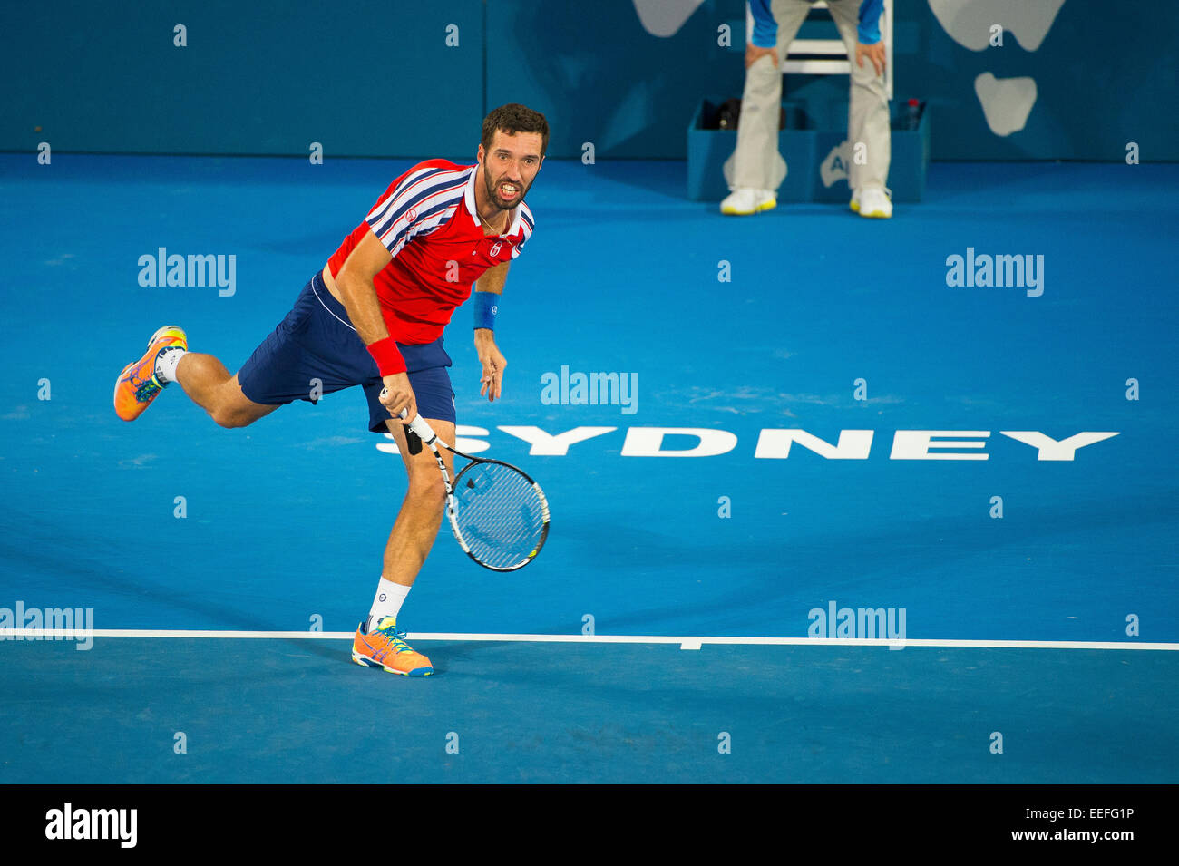 Sydney, Australie. 17 Jan, 2015. Mikhail Kukushkin du Kazakhstan sert un ace au cours de la finale contre Viktor Troicki de Serbie. C'était la première finale ATP qui a accueilli deux qualificatifs. Viktor est allé sur la réclamation, victoire 6/2 6/3 à l'APIA Sydney International. Crédit : Tony Bowler/thats mon pic/Alamy Live News Banque D'Images
