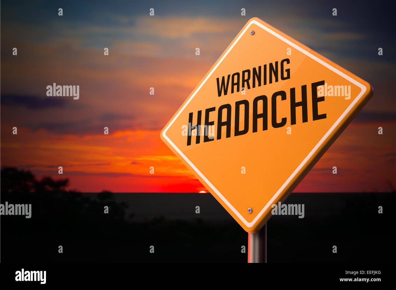 Avertissement de tête sur panneau routier. Banque D'Images