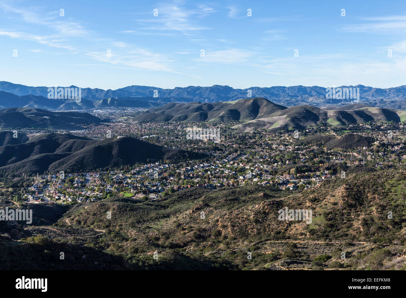 Mountain Vue de dessus de la banlieue de Los Angeles haut de Thousand Oaks dans l'est le comté de Ventura. Banque D'Images