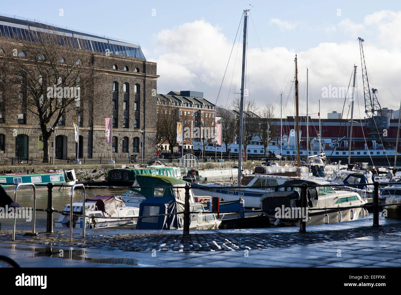 Le centre-ville de Bristol, Bordeaux quai et la Arnolfini Banque D'Images