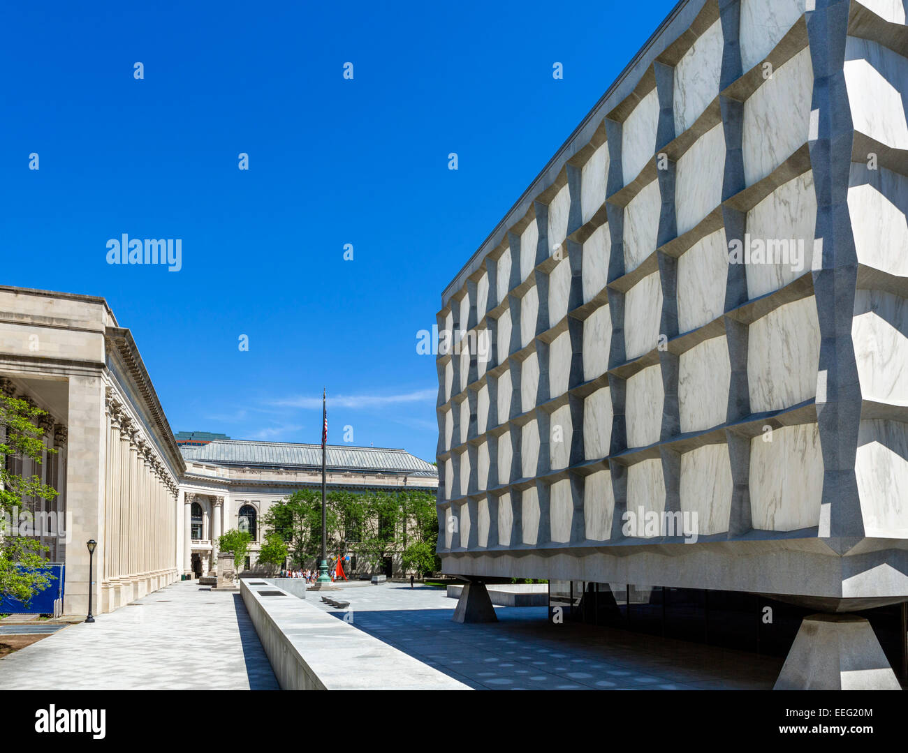 La Bibliothèque Beinecke avec communes et Memorial Hall derrière, Hewitt Quadrangle, Yale University, New Haven, Connecticut, USA Banque D'Images