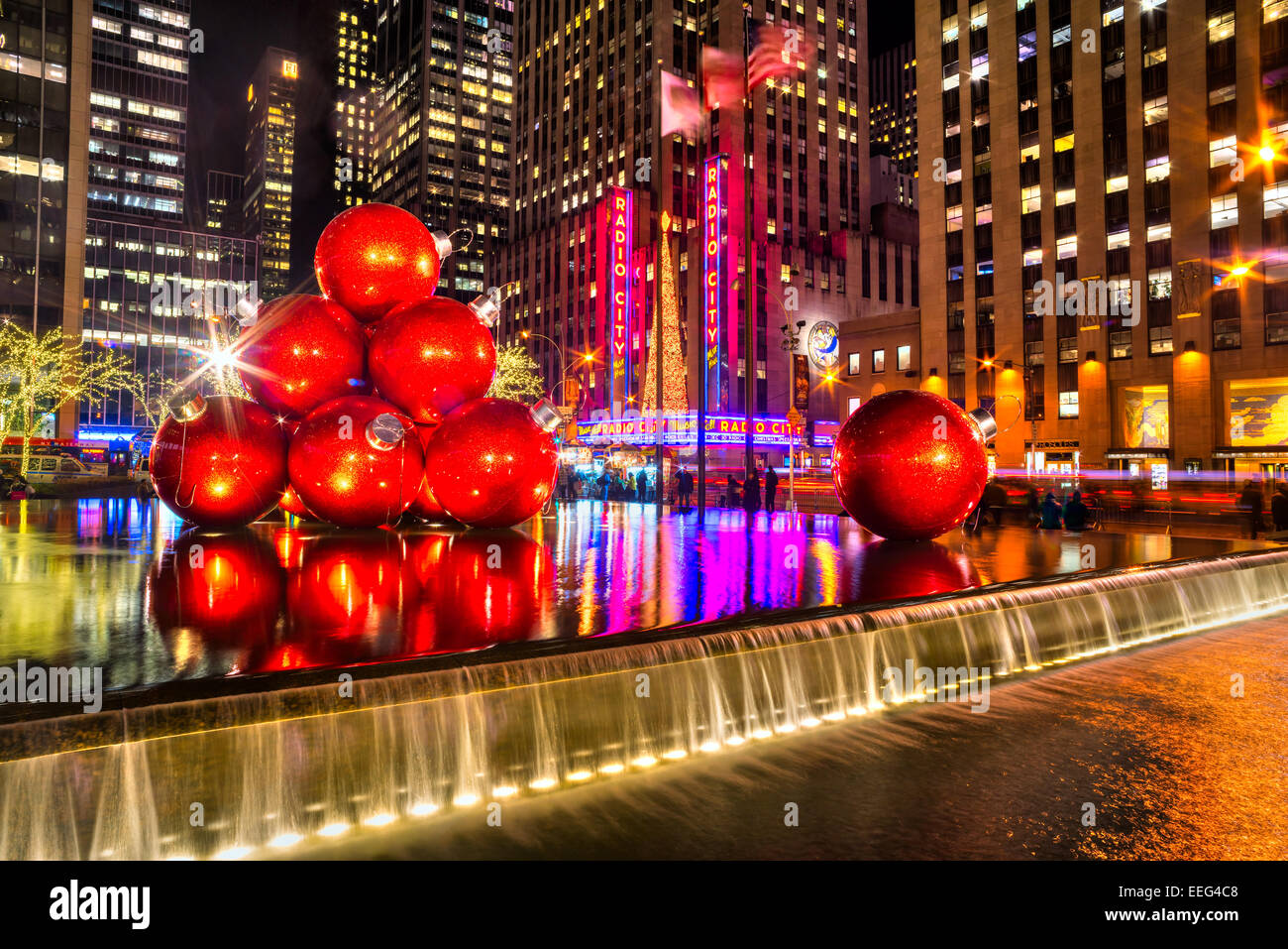 NEW YORK CITY - déc. 03, 2013 : New York City Landmark, le Radio City Music Hall à Rockefeller Center comme vu sur 03 Décembre, 2013 déco Banque D'Images