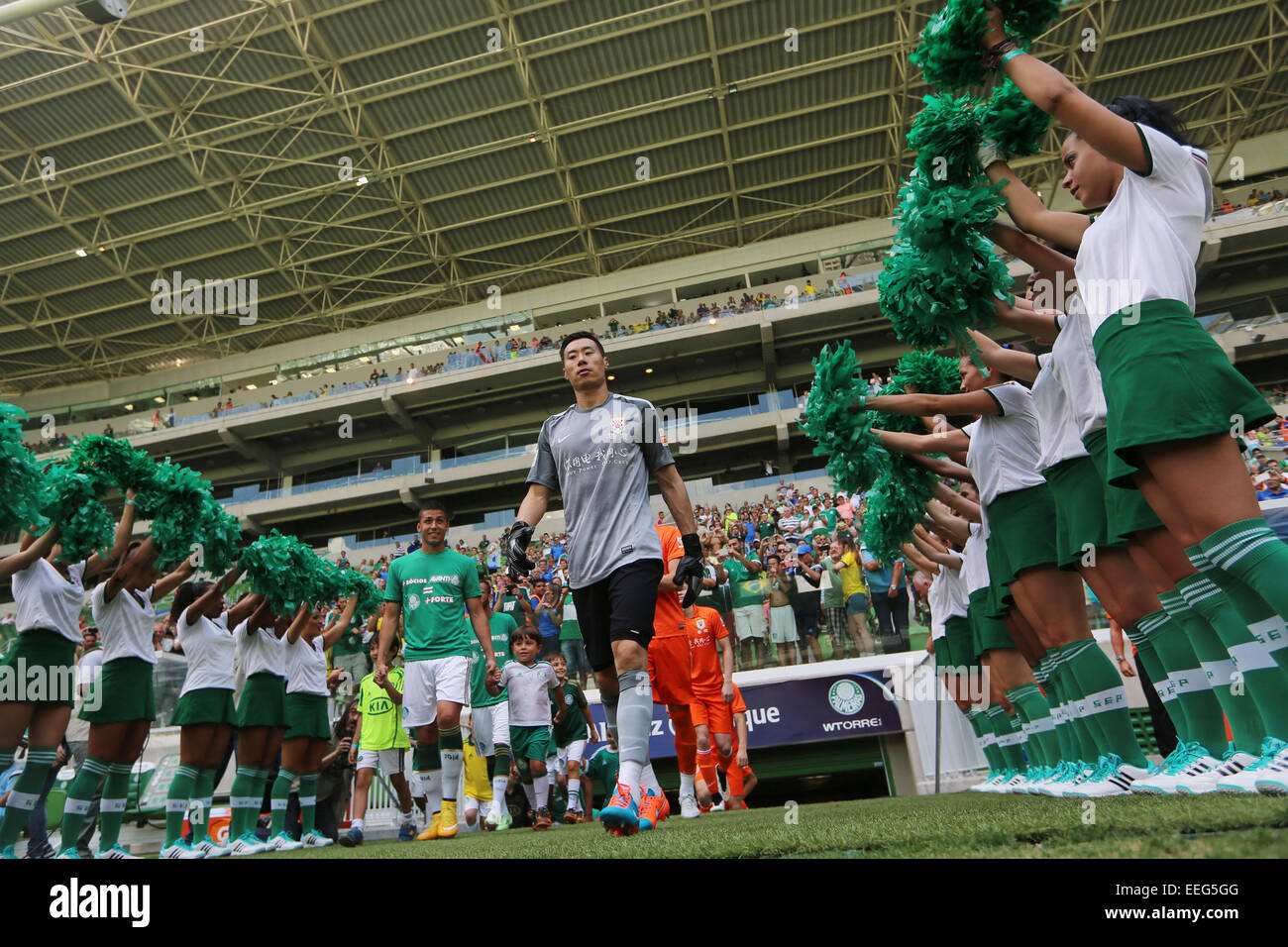 Sao Paulo, Brésil. 17 Jan, 2015. Shandong Chine match amical avec le Brésil Lunenga's Palmeiras à l'Allianz Park Stadium à Sao Paulo, Brésil, le 17 janvier 2015 Credit : © Rahel Patrasso/Xinhua/Alamy Live News Banque D'Images