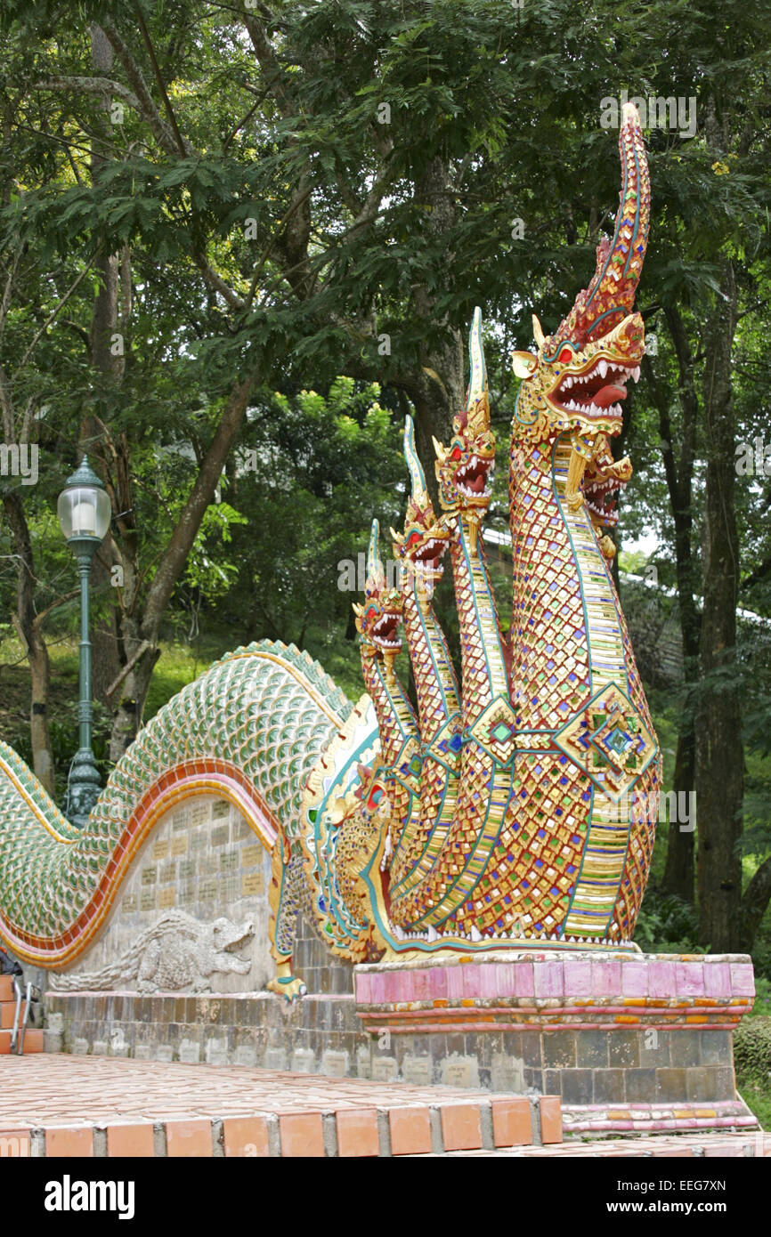 Temple Wat Phra That Doi Suthep Aufgang Treppe Drachen Skulptur Chiang Mai Thaïlande Siam Architektur asiatisch Asien Bouddha Budd Banque D'Images