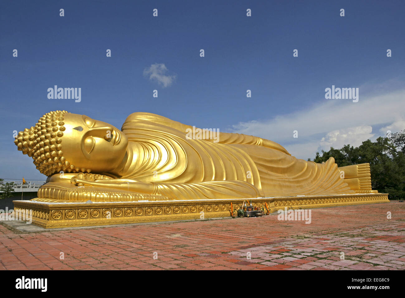 La Thaïlande, Hat Yai, Songkhla, Wat Yai Nai, Bouddha, statue, liegend, Phra Phut Mahathat Mongkol, 35 m lang, 15 m hoch, or, golde Banque D'Images