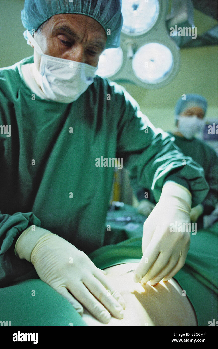 Hambourg, Allemagne, chirurgien scans abdomen patients Banque D'Images