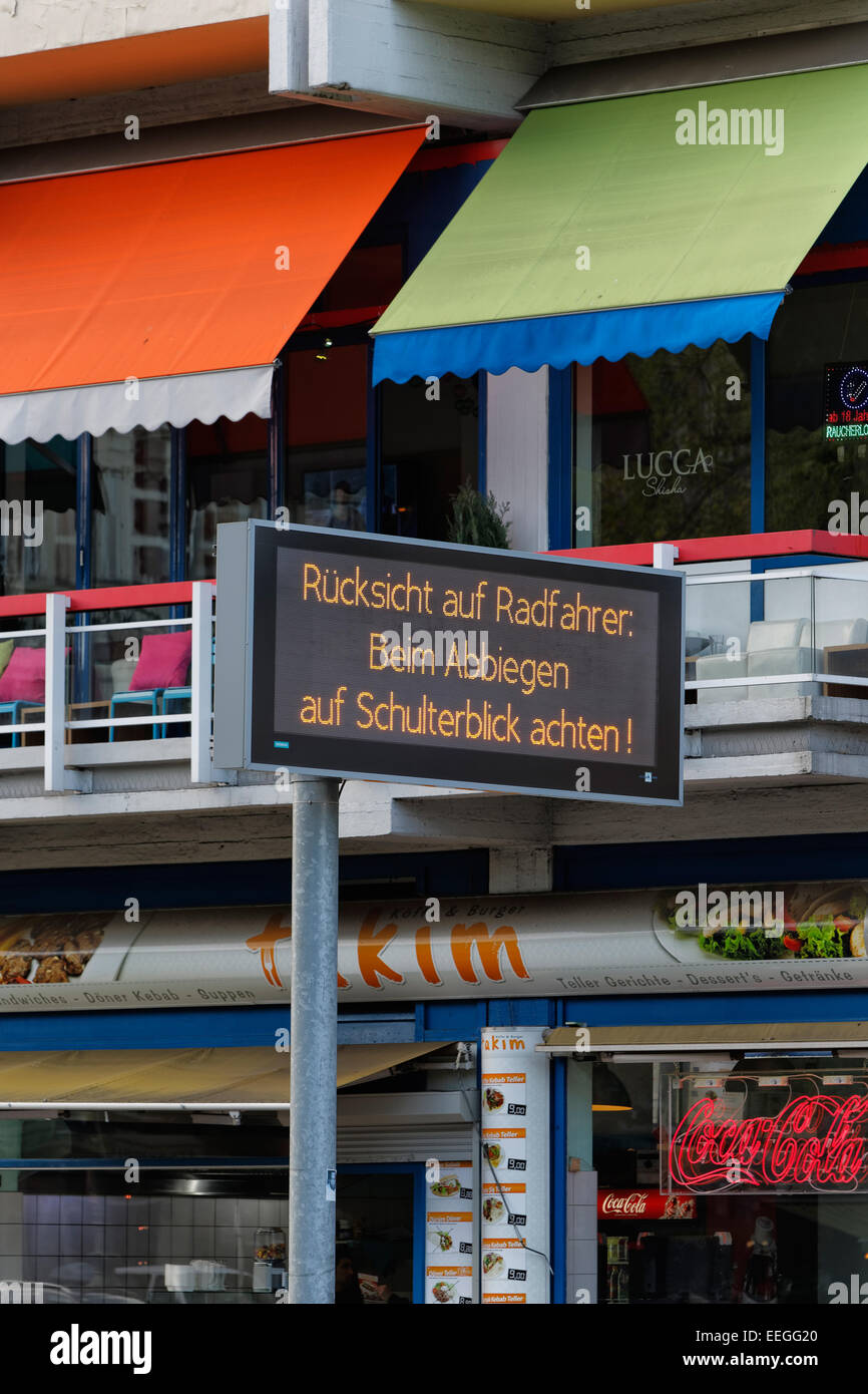 Berlin, Allemagne, Conseil de l'affichage électronique Berlin centre de contrôle du trafic aérien à Spandauerdamm Banque D'Images