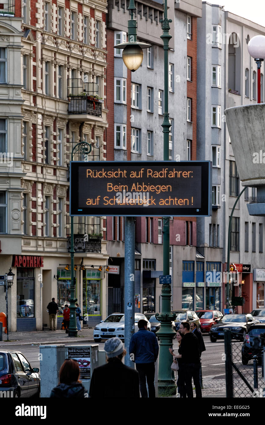 Berlin, Allemagne, Conseil de l'affichage électronique Berlin centre de contrôle du trafic aérien à Spandauerdamm Banque D'Images