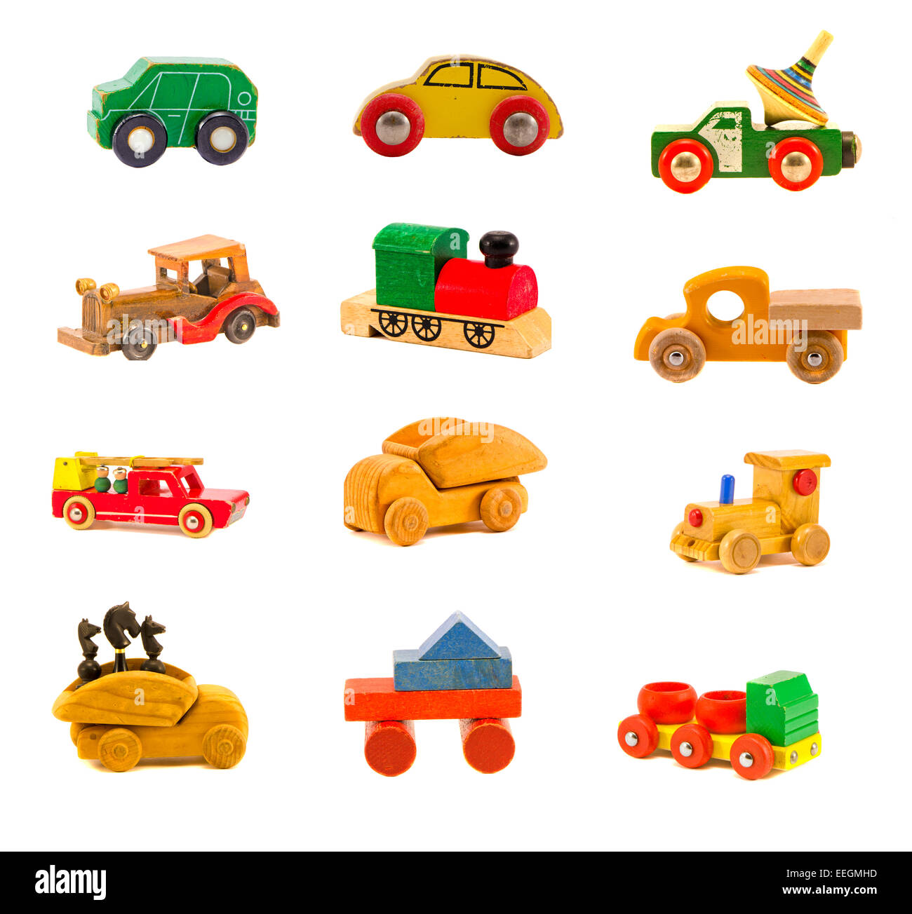 Ancienne collection colorée en bois divers voiture camion modèle jouets isolé sur blanc. Objets 12 Banque D'Images