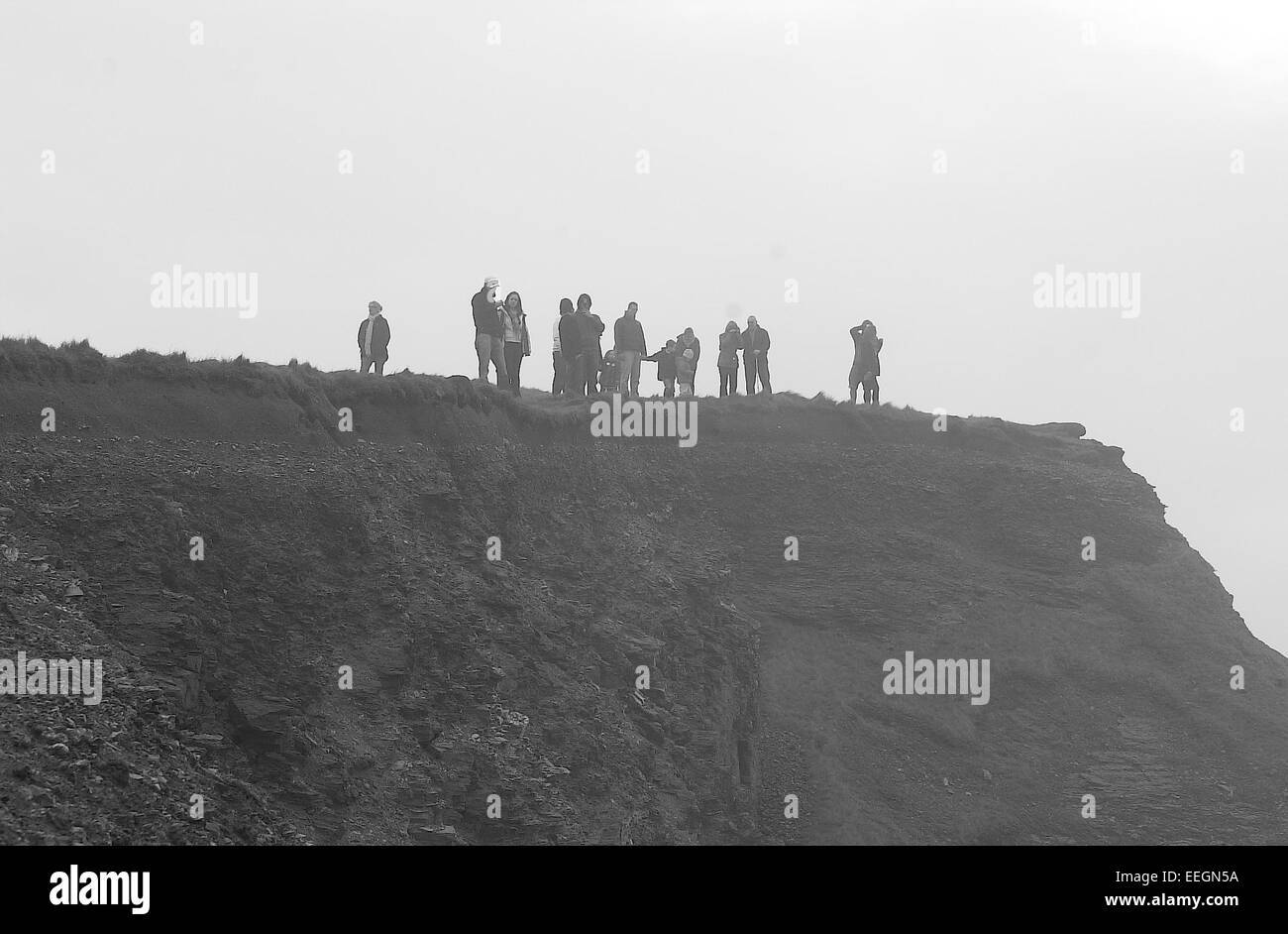 Foule de gens à l'ÉCOUTE D'UN RORQUAL COMMUN Banque D'Images