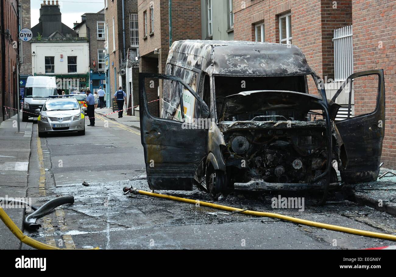 80 légendaire band Hall & Oates, Daryl Hall & John Oates, à la sortie de l'ocean par la porte après la sortie arrière était bloquée par une van assisté par Garda et les pompiers Où : Dublin, Irlande Date : 16 Juil 2014 Banque D'Images 80 légendaire band Hall & Oates, Daryl Hall & John Oates, à la sortie de l'ocean par la porte après la sortie arrière était bloquée par une van assisté par Garda et les pompiers Où : Dublin, Irlande Date : 16 Juil 2014 Banque D'Images