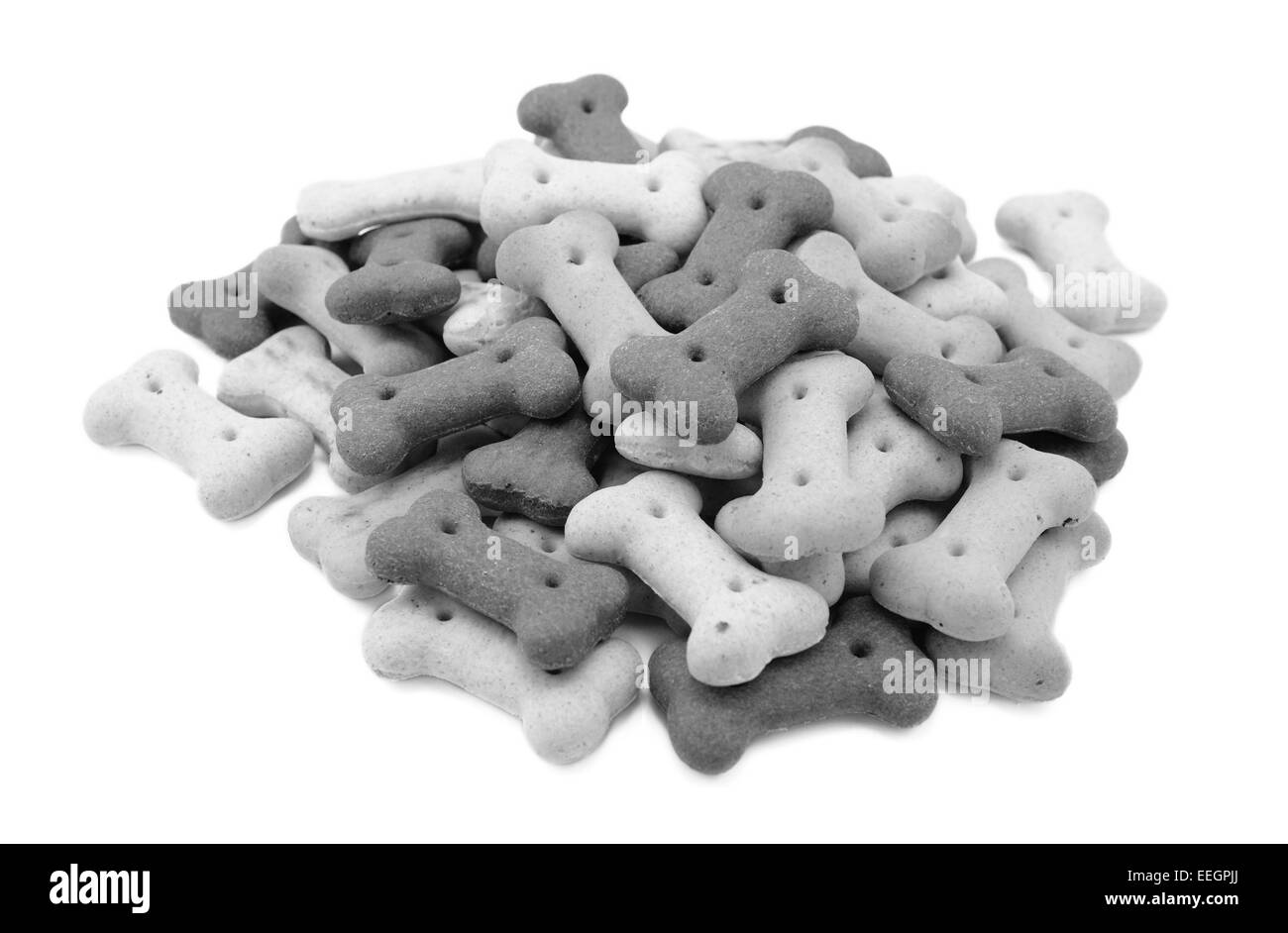 Biscuits pour chiens séchées mixte, isolé sur fond blanc - traitement monochrome Banque D'Images