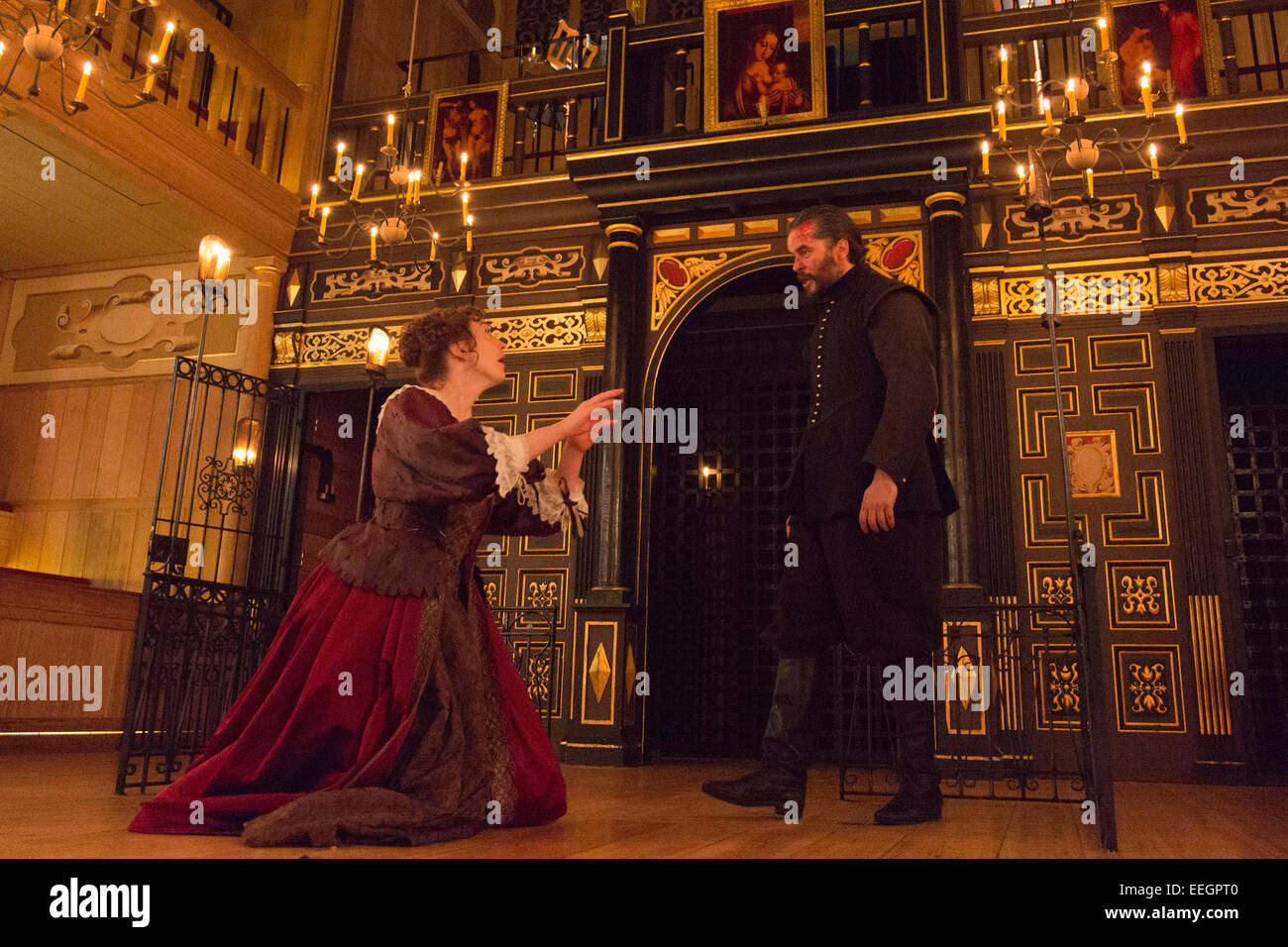 Londres, Royaume-Uni. 17 janvier 2015. Sur la photo : Hattie Morahan comme Beatrice-Joanna et Trystan Gravelle comme Deflores. Une séance de photos pour le Changeling par Thomas Middleton et William Rowley au Sam Wanamaker Playhouse/Globe Theatre, London, UK. Le jeu est réalisé par Dominic Domgoole avec Hattie Morahan comme Beatrice-Joanna et Trystan Gravelle comme Deflores. À l'affiche du 15 janvier au 1 mars 2015. Photo : Bettina Strenske Banque D'Images