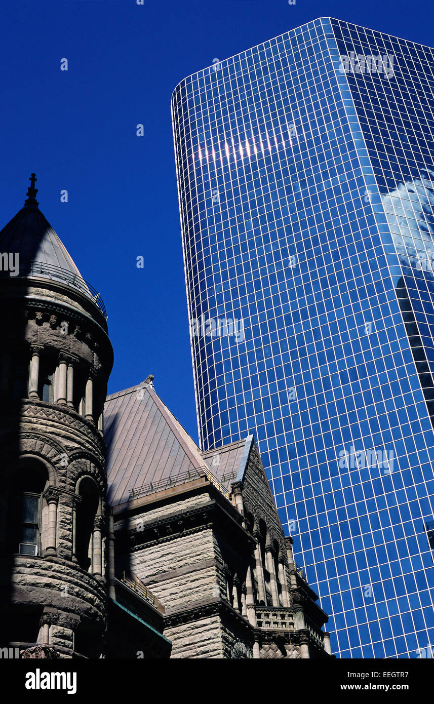 L'ancien hôtel de ville et l'Office Tower Toronto, Ontario, Canada Banque D'Images