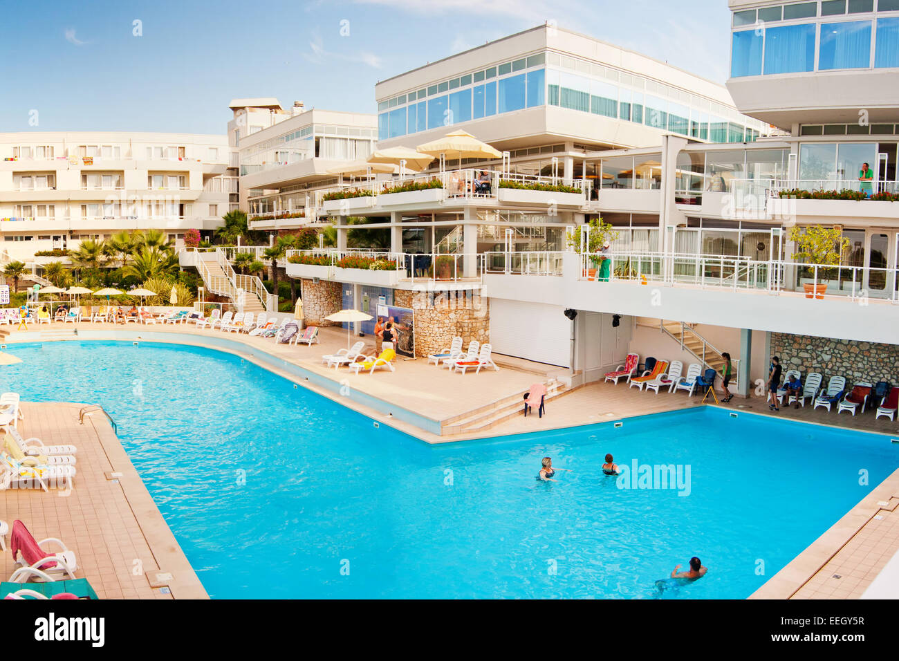 Piscine par Hotel Delfin Porec - Croatie près de la ville Banque D'Images